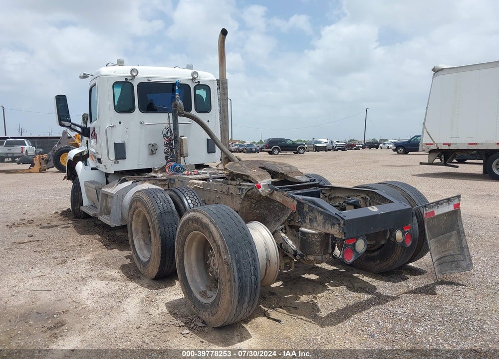 2014 PETERBILT 579 VIN: 1XPBD49X9ED243230