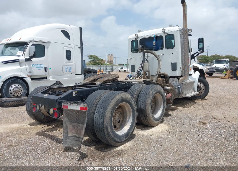 2014 PETERBILT 579 VIN: 1XPBD49X9ED243230