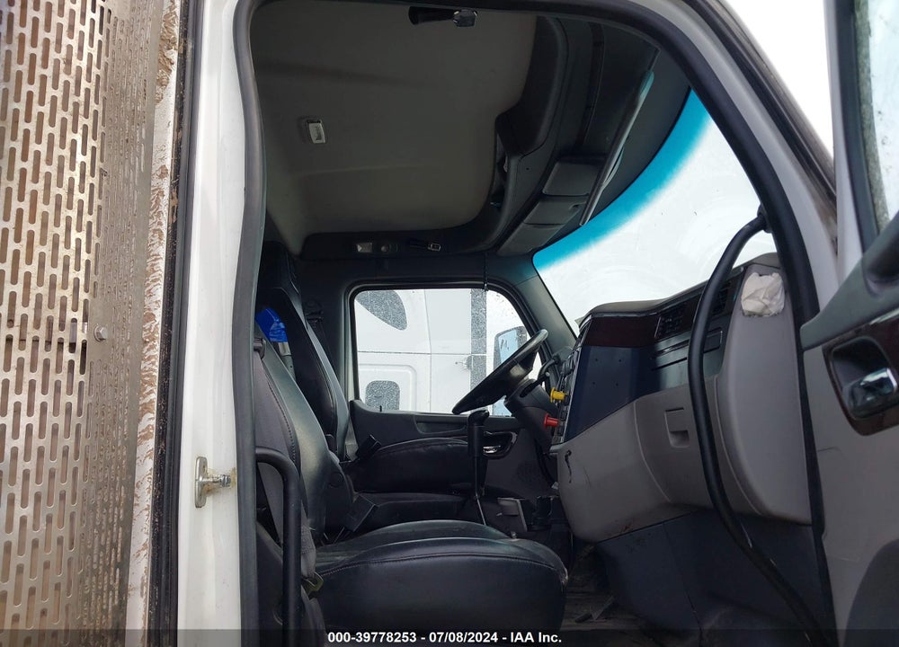 2014 PETERBILT 579 VIN: 1XPBD49X9ED243230