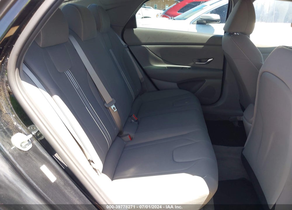 2021 HYUNDAI ELANTRA SEL VIN: KMHLM4AG2MU212736