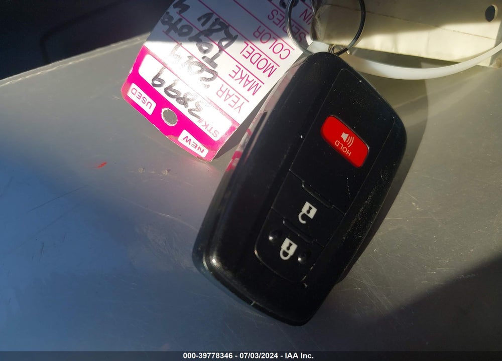 2019 TOYOTA RAV4 XLE VIN: 2T3W1RFV6KW027118