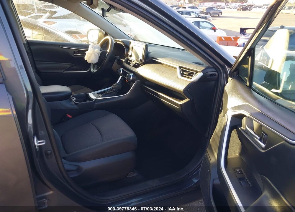 2019 TOYOTA RAV4 XLE VIN: 2T3W1RFV6KW027118