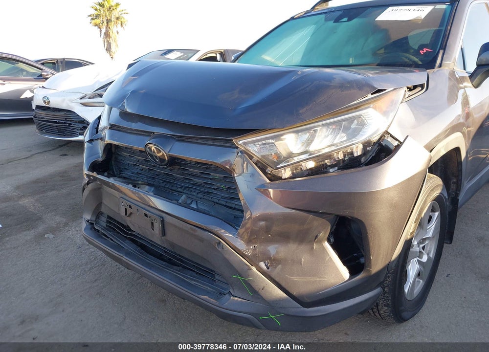 2019 TOYOTA RAV4 XLE VIN: 2T3W1RFV6KW027118