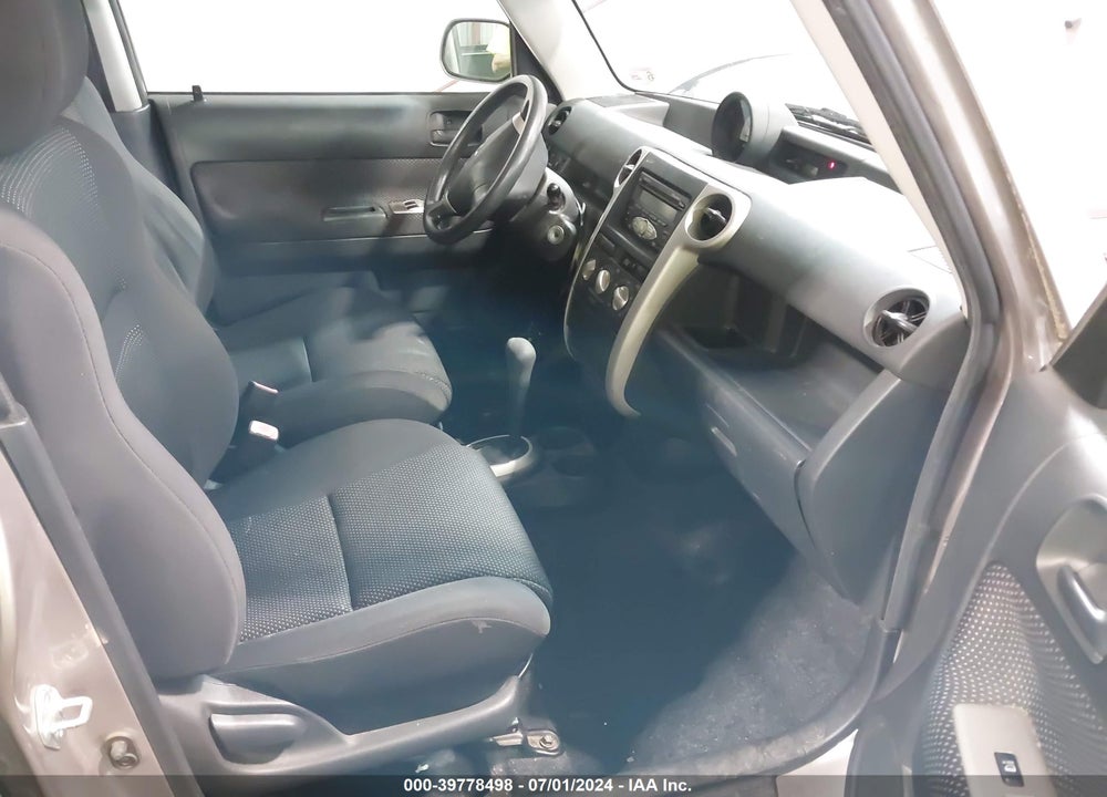 2006 SCION XB VIN: JTLKT324064045527