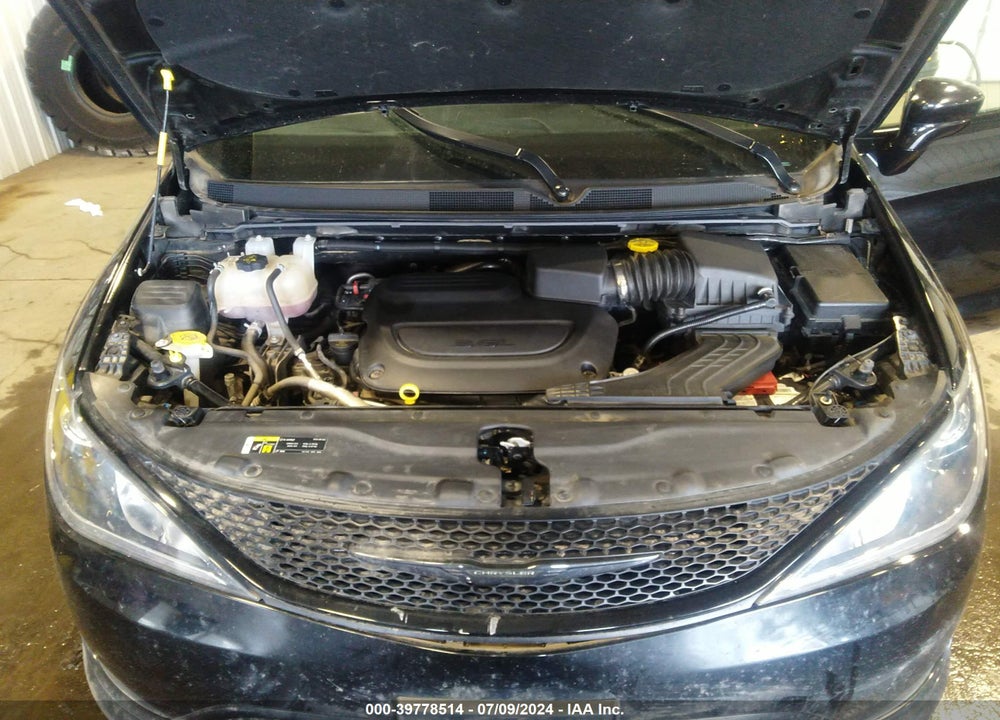 2019 CHRYSLER PACIFICA TOURING L VIN: 2C4RC1BG8KR522303