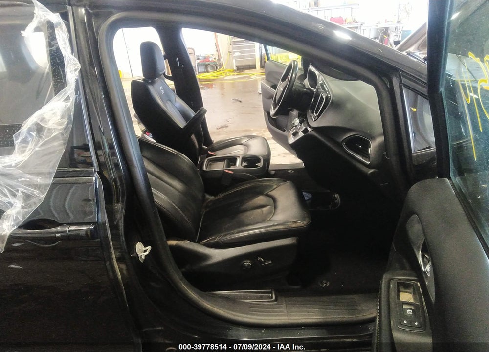 2019 CHRYSLER PACIFICA TOURING L VIN: 2C4RC1BG8KR522303