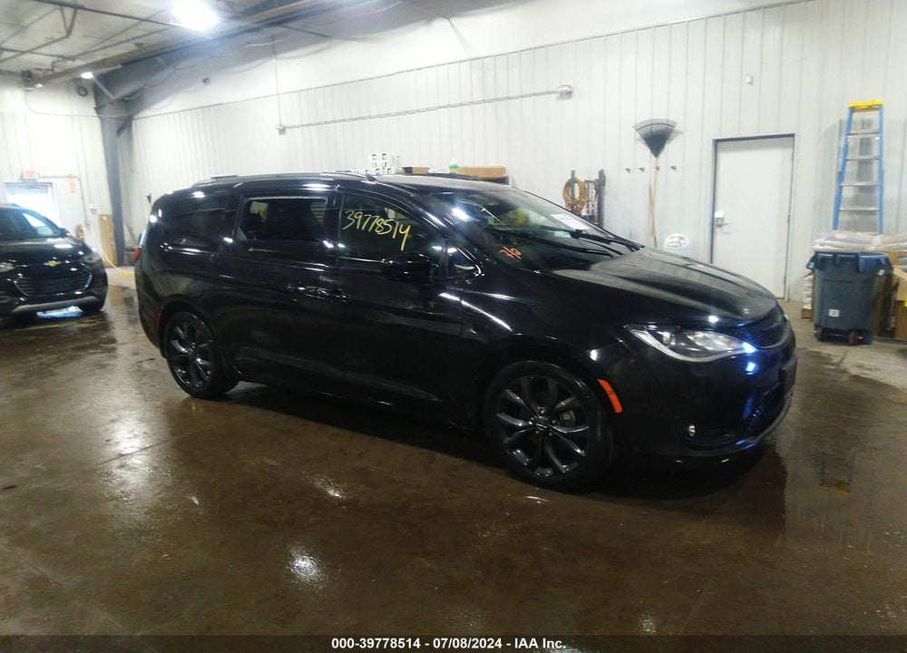 2019 CHRYSLER PACIFICA TOURING L VIN: 2C4RC1BG8KR522303