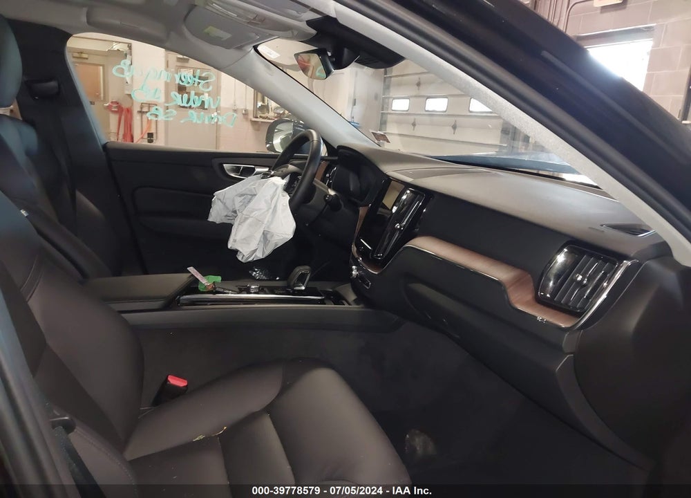 2024 VOLVO XC60 B5 PLUS DARK THEME VIN: YV4L12RL1R1776726