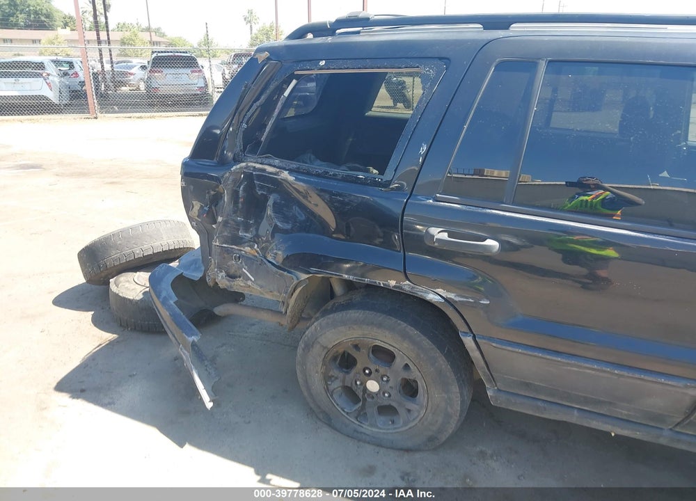 2000 JEEP GRAND CHEROKEE LAREDO VIN: 1J4G248S8YC228872