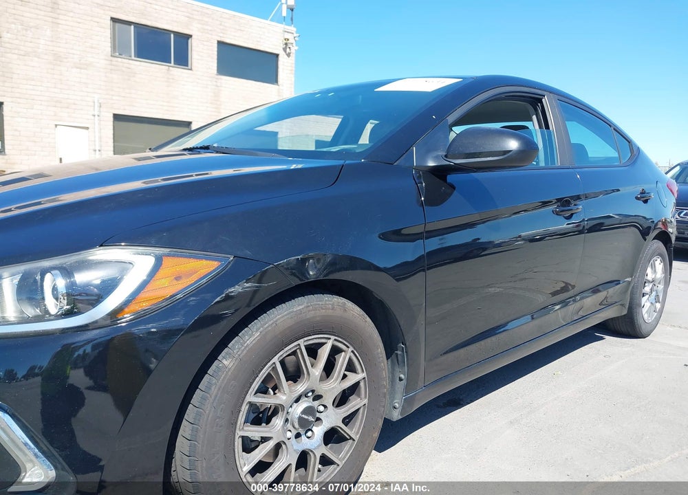 2018 HYUNDAI ELANTRA SE VIN: KMHD74LFXJU452564