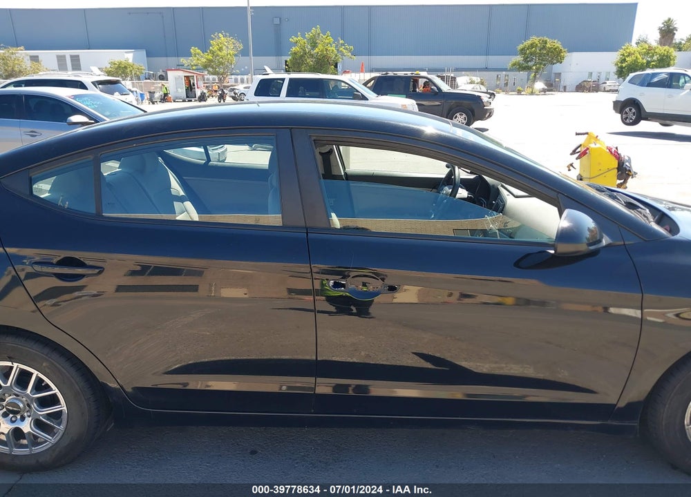 2018 HYUNDAI ELANTRA SE VIN: KMHD74LFXJU452564