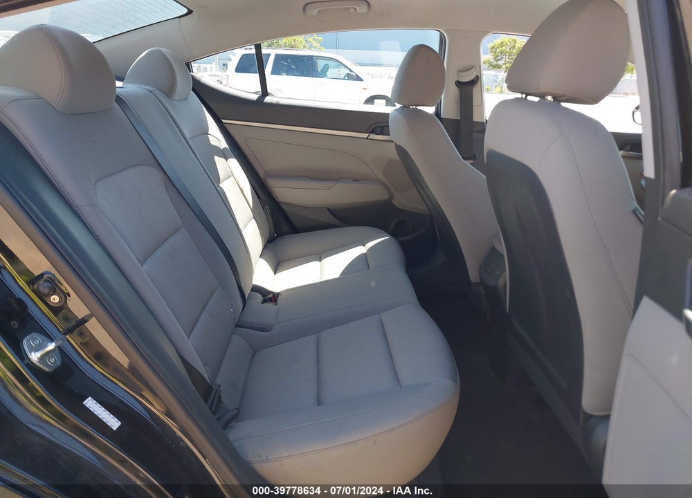 2018 HYUNDAI ELANTRA SE VIN: KMHD74LFXJU452564