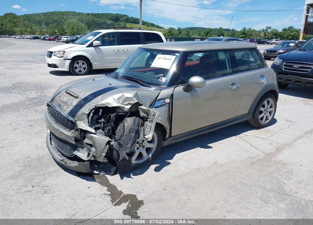 2009 MINI COOPER S VIN: WMWMF73509TW85352