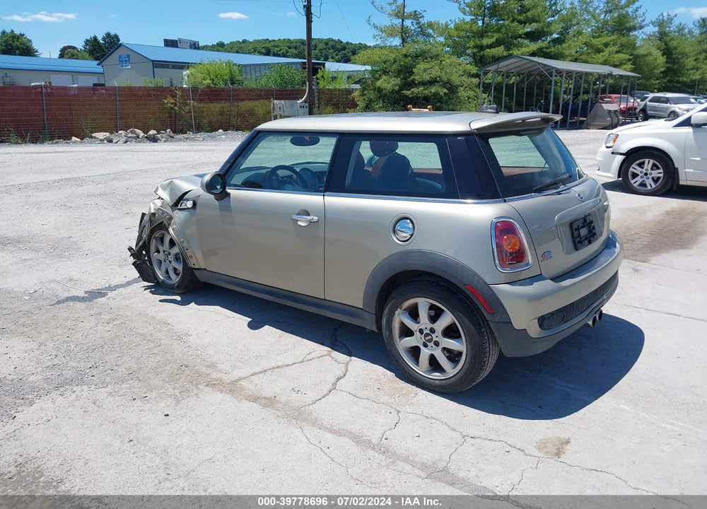 2009 MINI COOPER S VIN: WMWMF73509TW85352