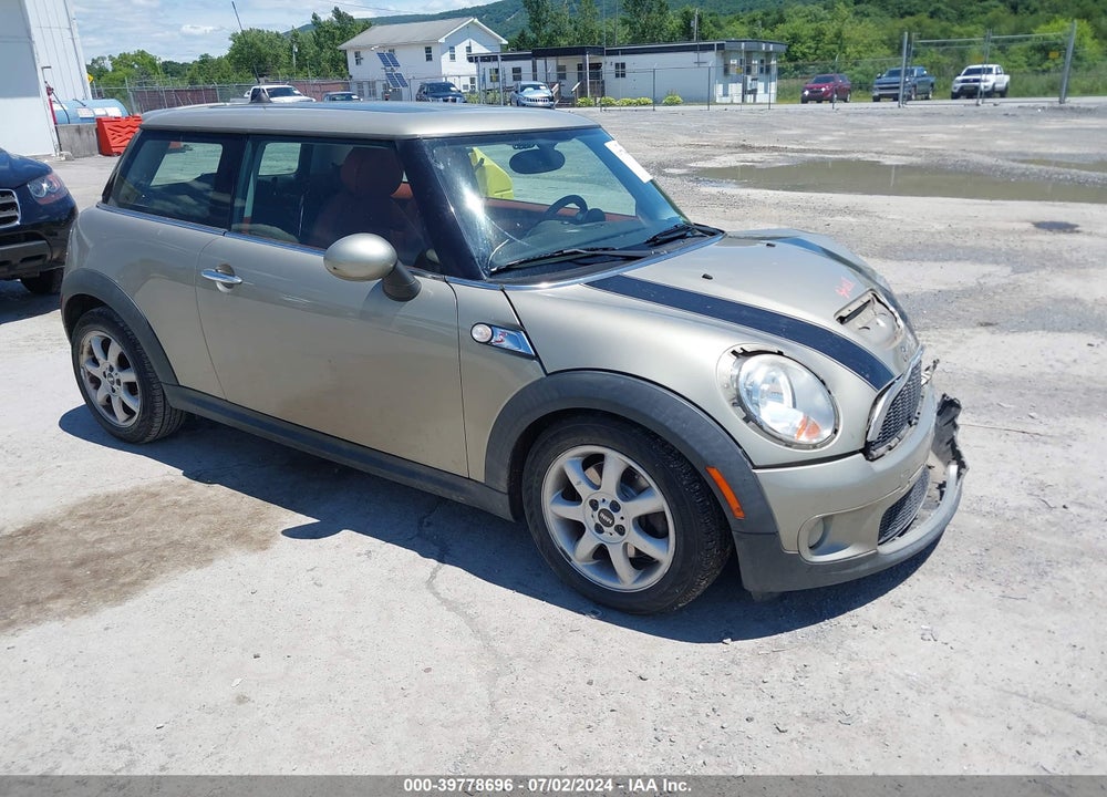 2009 MINI COOPER S VIN: WMWMF73509TW85352