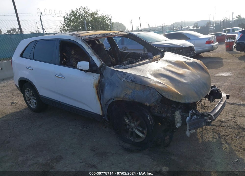 2014 KIA SORENTO LX VIN: 5XYKT3A66EG519673