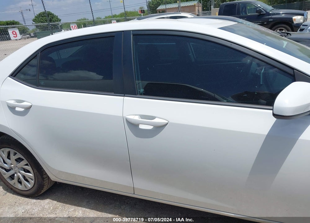 2018 TOYOTA COROLLA LE VIN: 5YFBURHE5JP745187