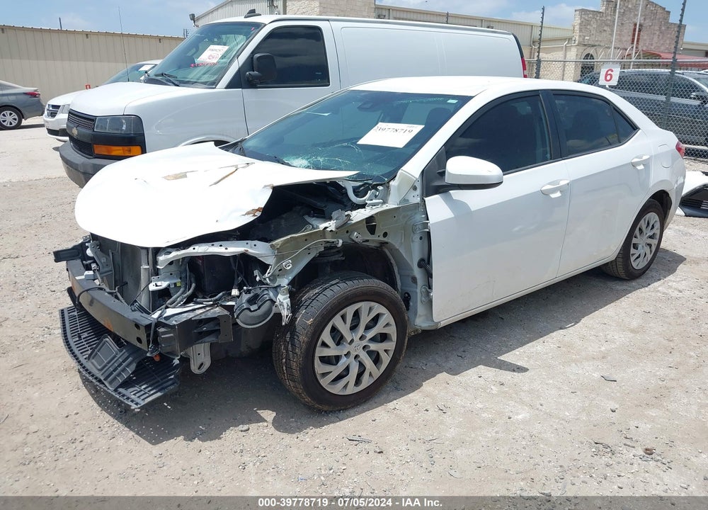 2018 TOYOTA COROLLA LE VIN: 5YFBURHE5JP745187