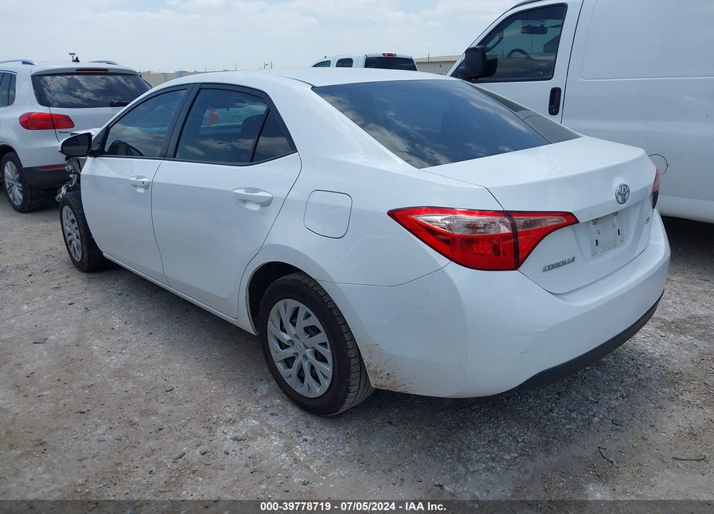 2018 TOYOTA COROLLA LE VIN: 5YFBURHE5JP745187