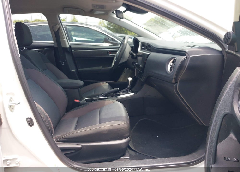2018 TOYOTA COROLLA LE VIN: 5YFBURHE5JP745187