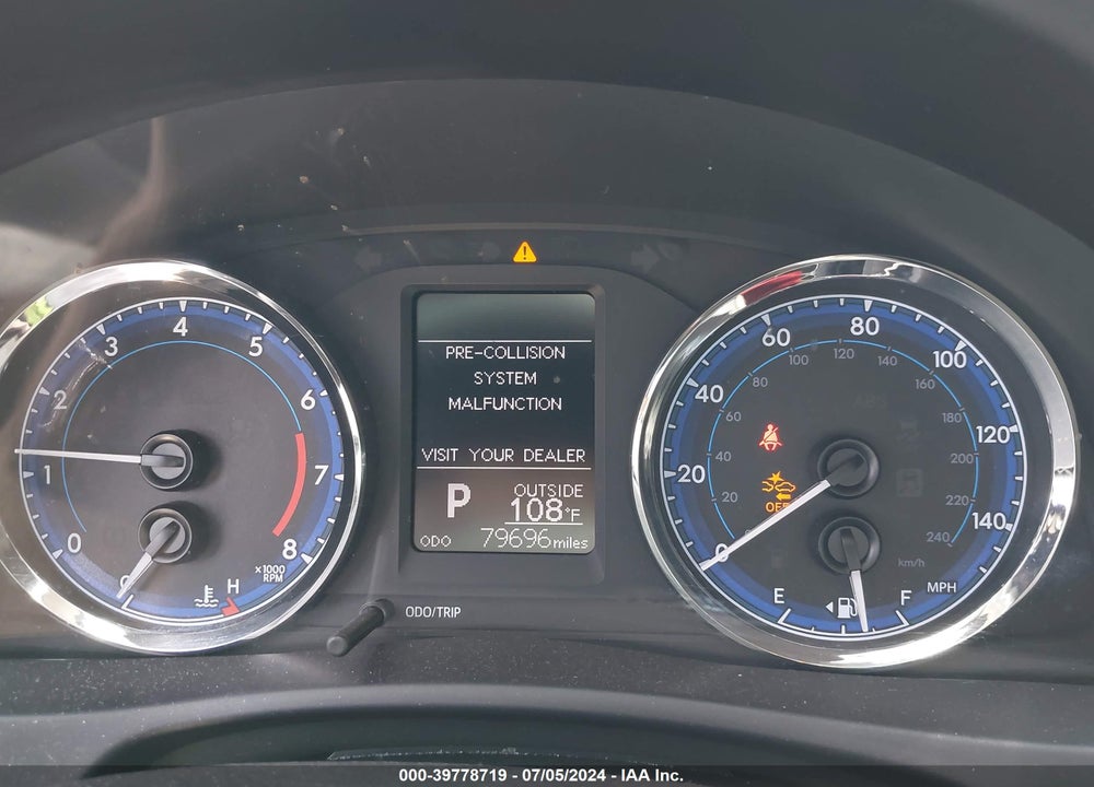2018 TOYOTA COROLLA LE VIN: 5YFBURHE5JP745187