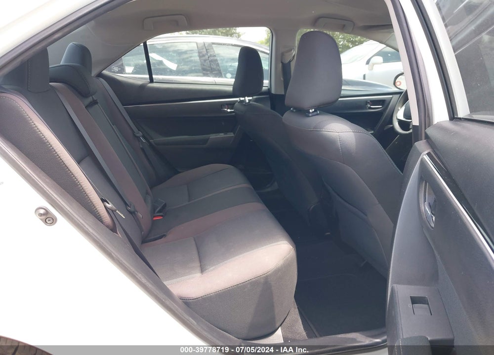 2018 TOYOTA COROLLA LE VIN: 5YFBURHE5JP745187