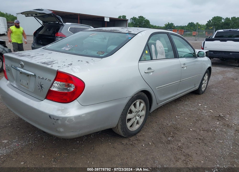 2002 TOYOTA CAMRY XLE VIN: 4T1BE32K22U584371