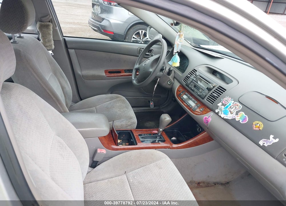 2002 TOYOTA CAMRY XLE VIN: 4T1BE32K22U584371