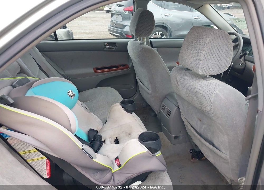 2002 TOYOTA CAMRY XLE VIN: 4T1BE32K22U584371