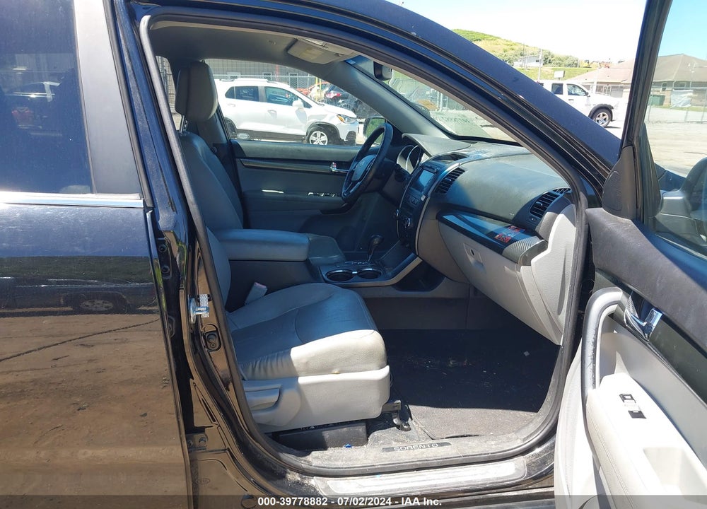 2011 KIA SORENTO SX V6 VIN: 5XYKW4A24BG105099