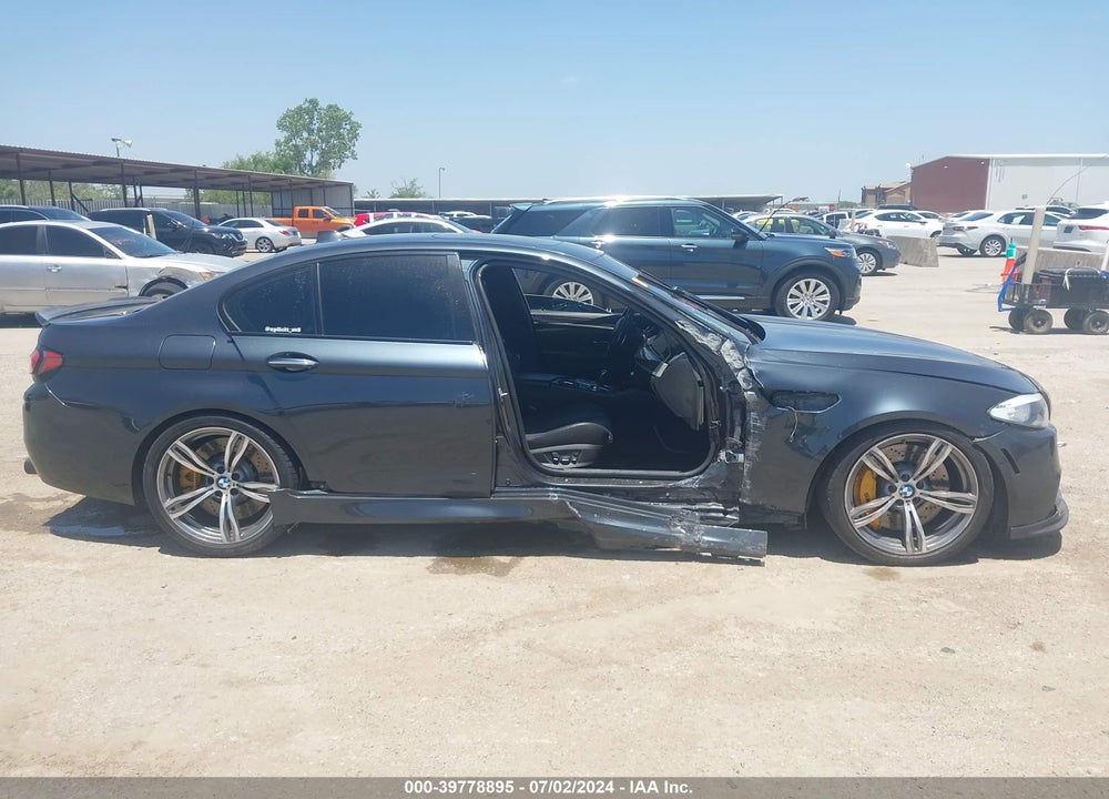 2013 BMW M5 VIN: WBSFV9C50DD097053