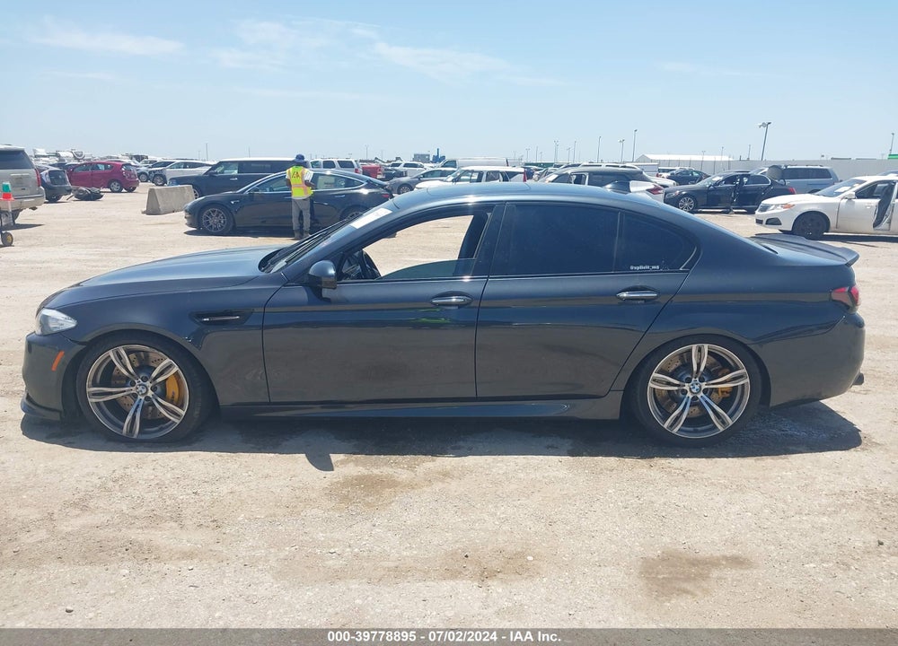 2013 BMW M5 VIN: WBSFV9C50DD097053