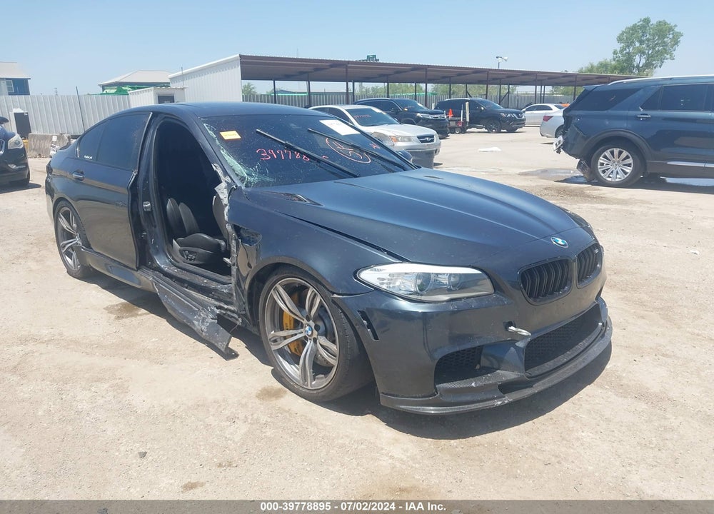 2013 BMW M5 VIN: WBSFV9C50DD097053