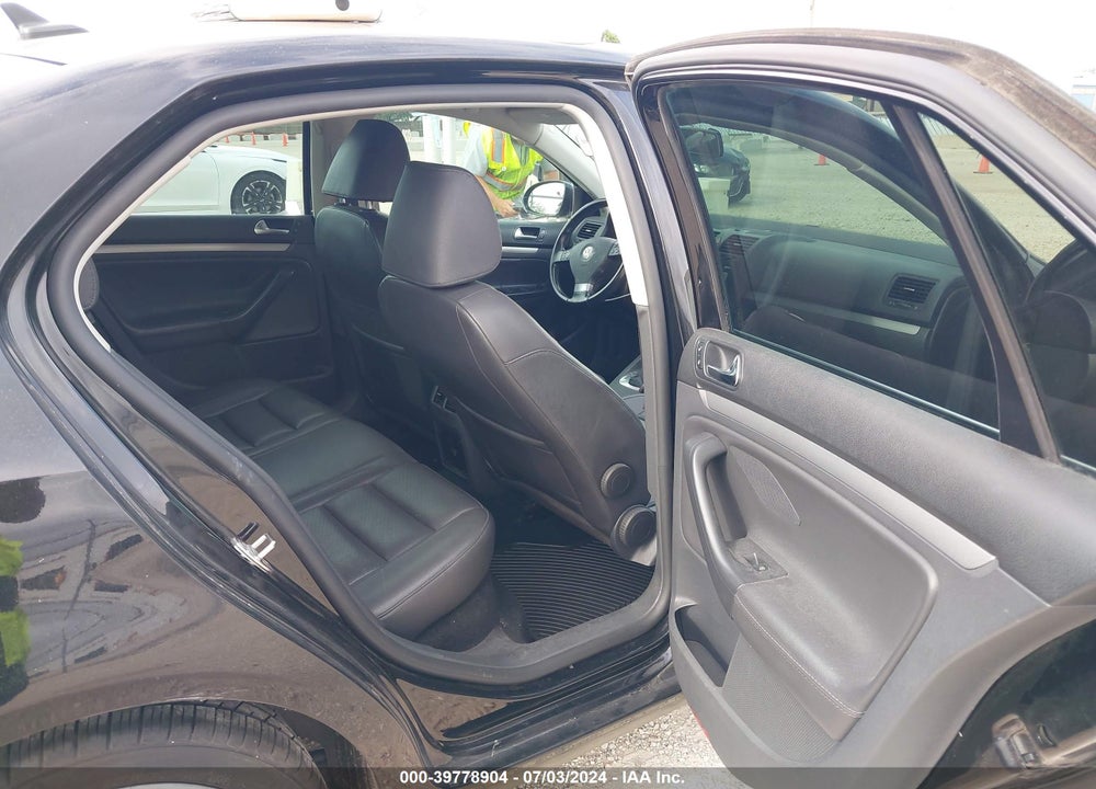 2009 VOLKSWAGEN JETTA TDI VIN: 3VWAL71K29M008435