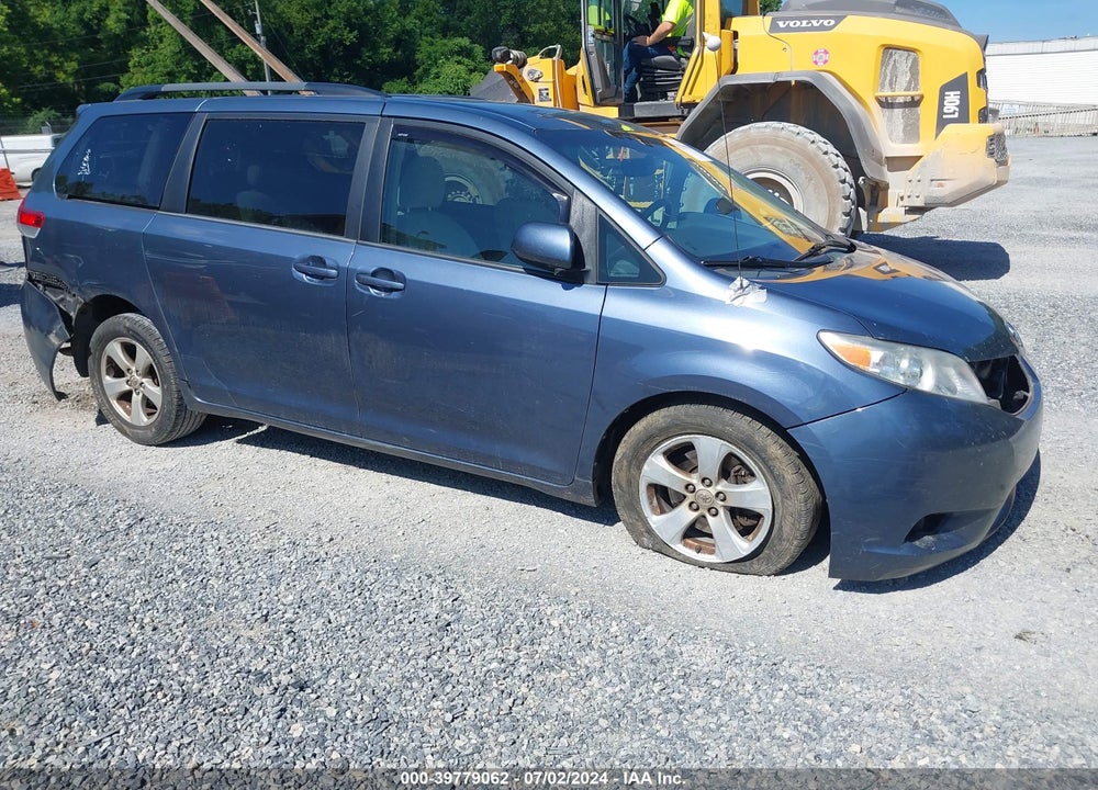 2014 TOYOTA SIENNA LE V6 8 PASSENGER VIN: 5TDKK3DC1ES519474