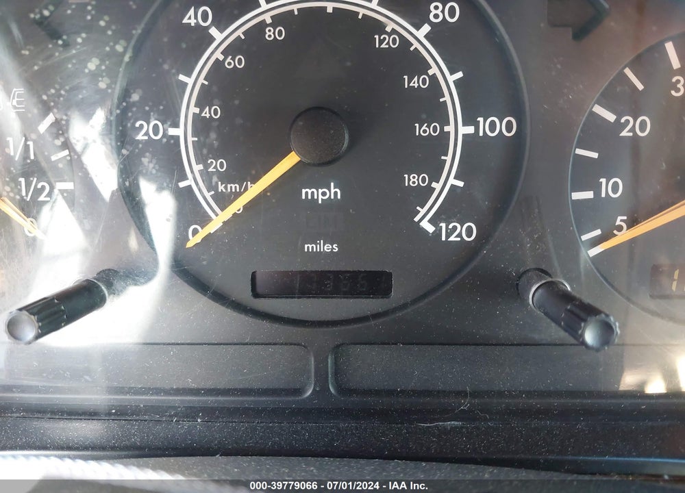 1999 MERCEDES-BENZ ML 320 VIN: 4JGAB54E8XA121683