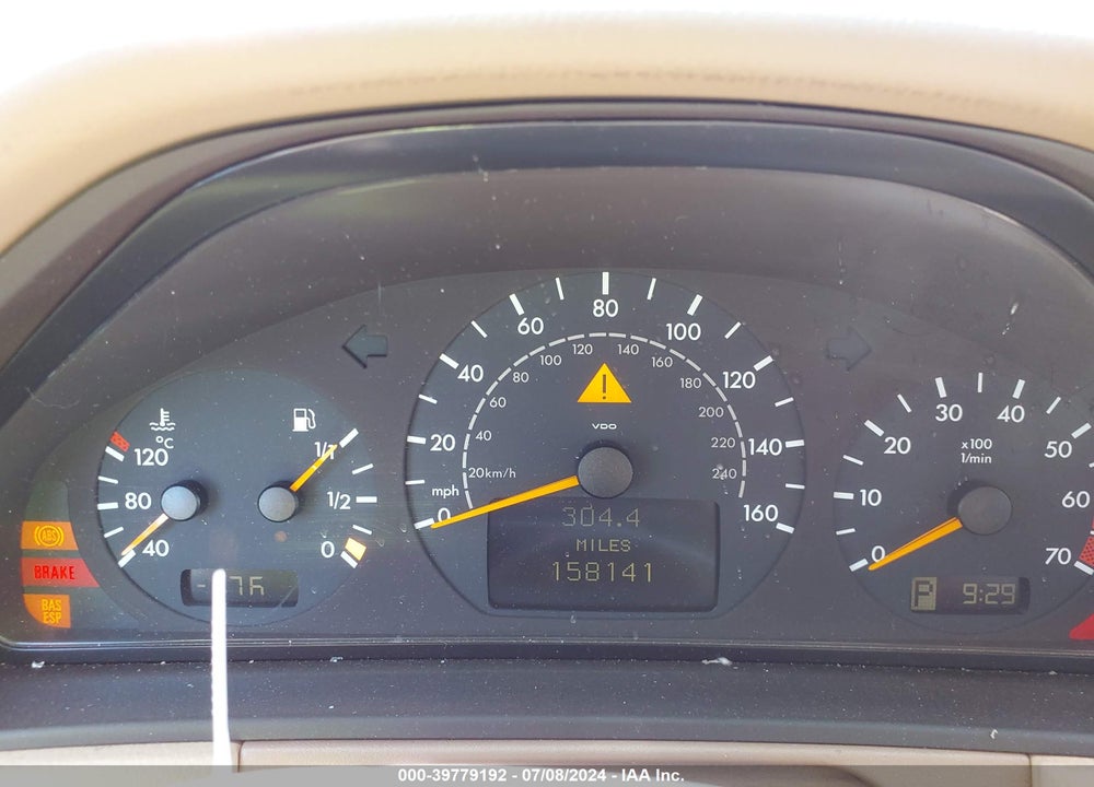 2000 MERCEDES-BENZ E 320 VIN: WDBJF65J3YB100597