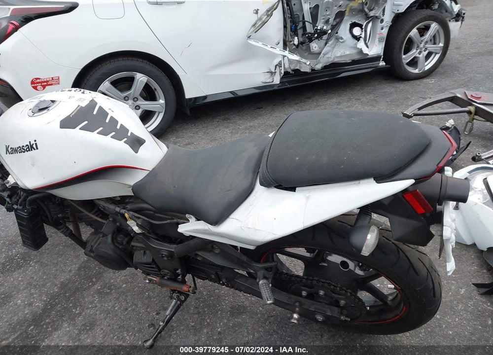 2011 KAWASAKI EX250 J VIN: JKAEXMJ16BDA88089