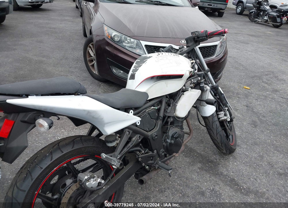 2011 KAWASAKI EX250 J VIN: JKAEXMJ16BDA88089