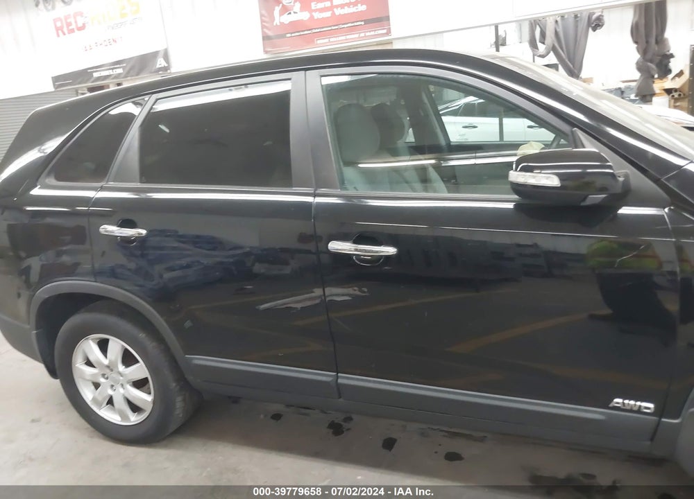 2011 KIA SORENTO LX VIN: 5XYKTCA1XBG153782