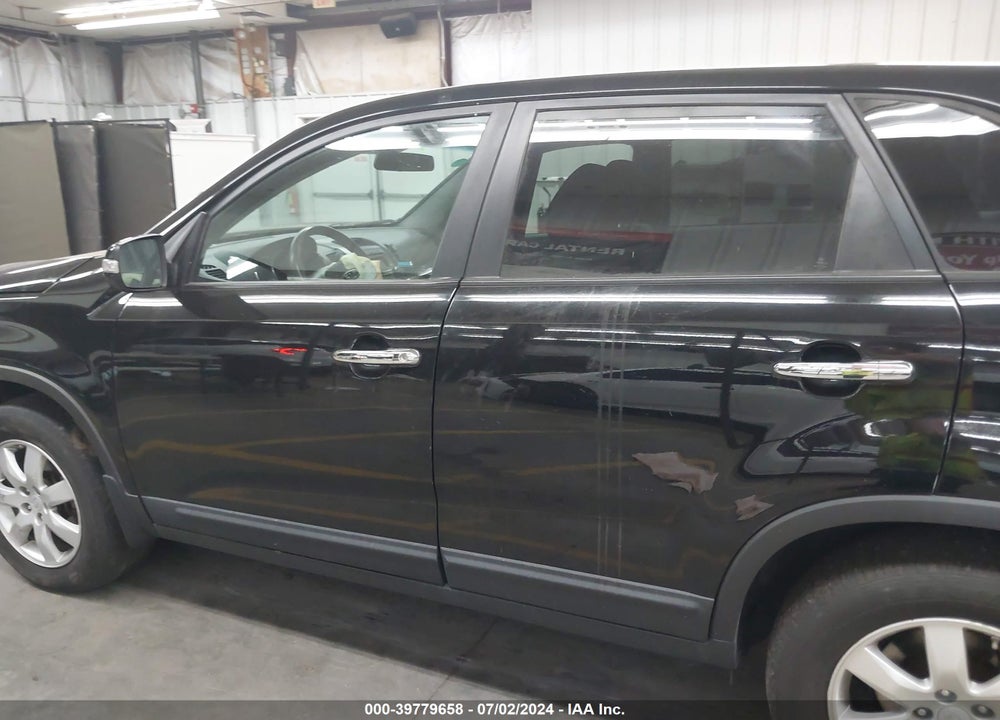 2011 KIA SORENTO LX VIN: 5XYKTCA1XBG153782