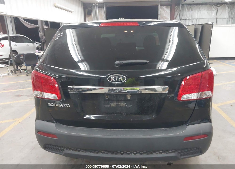 2011 KIA SORENTO LX VIN: 5XYKTCA1XBG153782