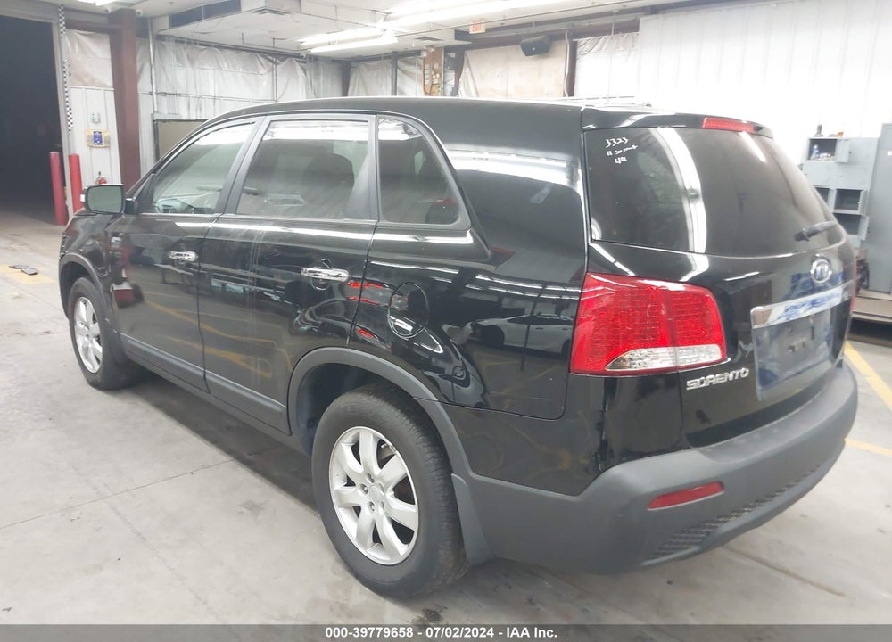2011 KIA SORENTO LX VIN: 5XYKTCA1XBG153782