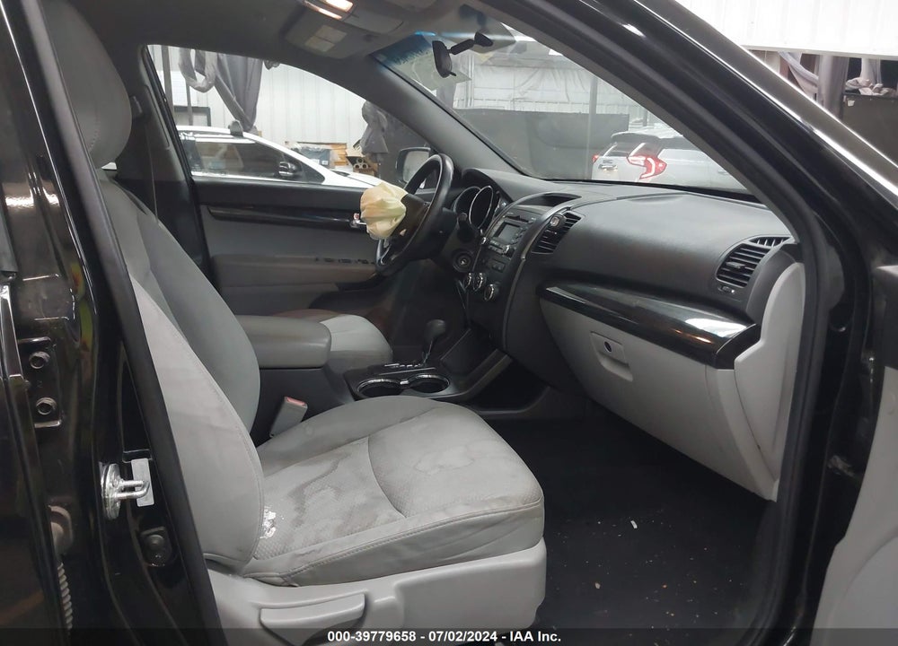 2011 KIA SORENTO LX VIN: 5XYKTCA1XBG153782