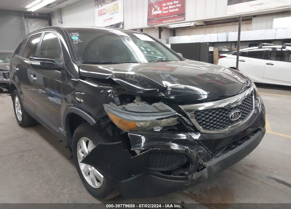 2011 KIA SORENTO LX VIN: 5XYKTCA1XBG153782