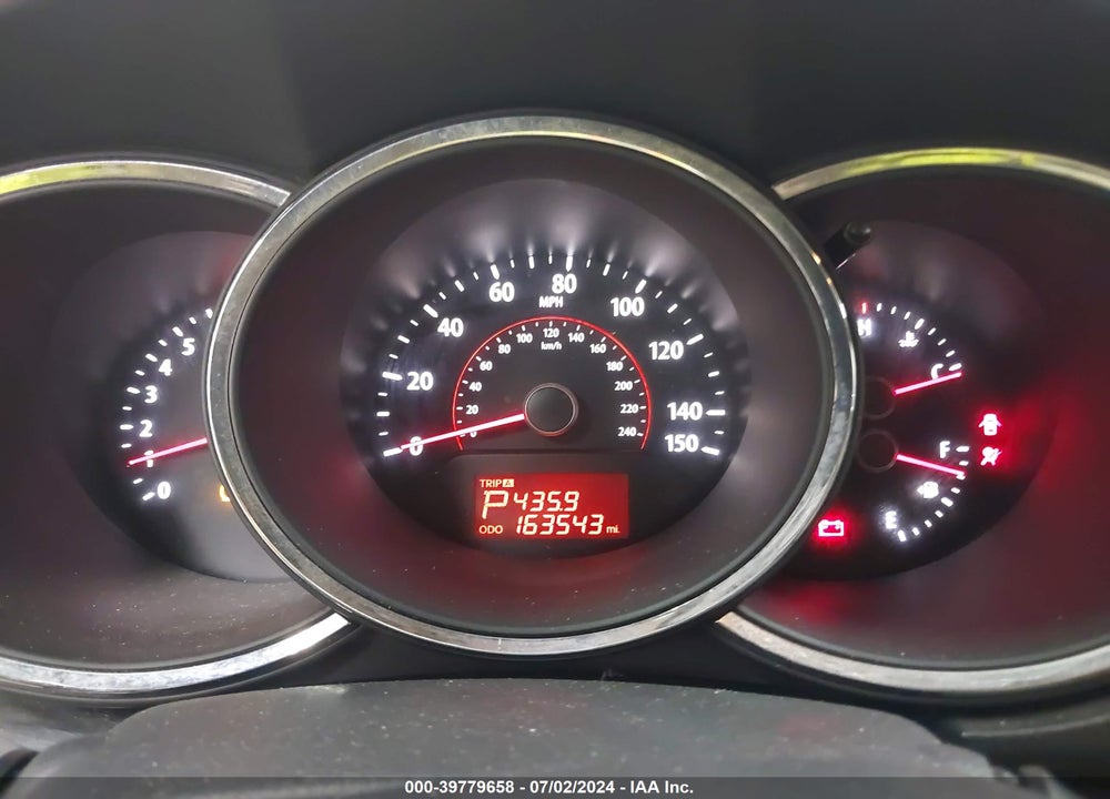 2011 KIA SORENTO LX VIN: 5XYKTCA1XBG153782