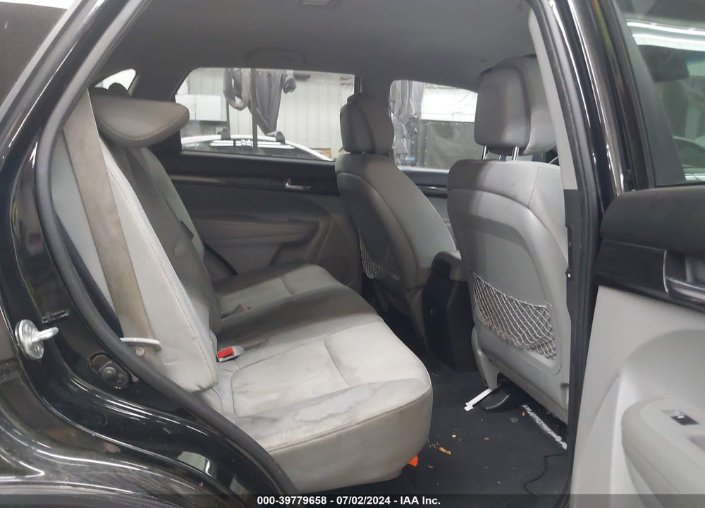 2011 KIA SORENTO LX VIN: 5XYKTCA1XBG153782