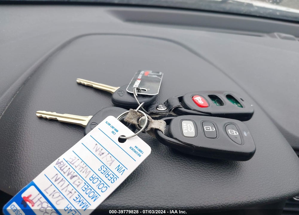 2017 HYUNDAI ELANTRA SE VIN: 5NPD84LF3HH016984