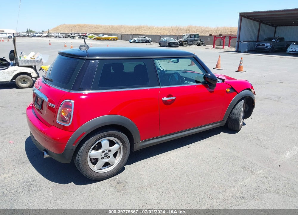 2009 MINI COOPER VIN: WMWMF33589TW70865