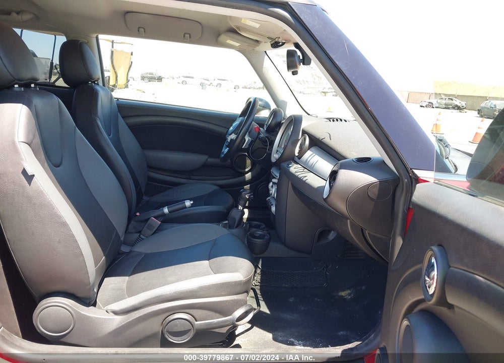 2009 MINI COOPER VIN: WMWMF33589TW70865